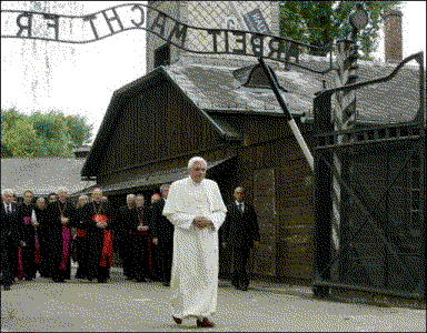 Papst Benedikt besucht Auschwitz